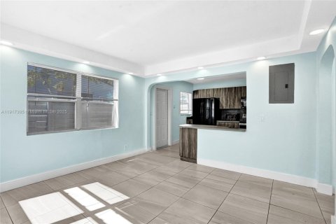 Propiedad comercial en venta en Hollywood, Florida, 159.61 m2 № 1972911 - foto 30