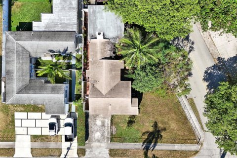 Propiedad comercial en venta en Hollywood, Florida, 159.61 m2 № 1972911 - foto 7