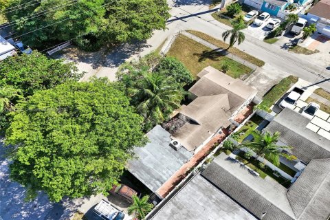 Propiedad comercial en venta en Hollywood, Florida, 159.61 m2 № 1972911 - foto 8
