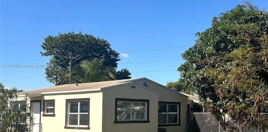 Propiedad comercial en Hollywood, Florida 159.61 m2 № 1972911