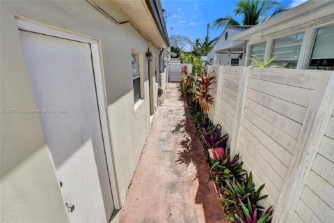 Propiedad comercial en venta en Hollywood, Florida, 159.61 m2 № 1972911 - foto 29