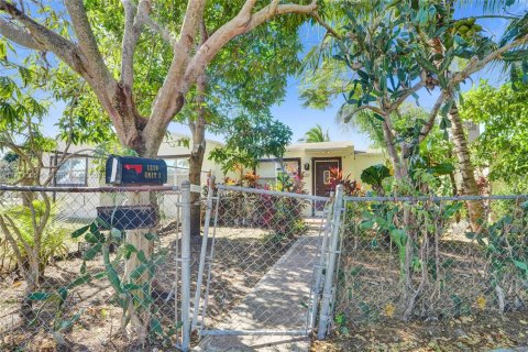 Propiedad comercial en venta en Hollywood, Florida, 159.61 m2 № 1972911 - foto 26