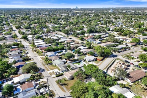 Propiedad comercial en venta en Hollywood, Florida, 159.61 m2 № 1972911 - foto 18