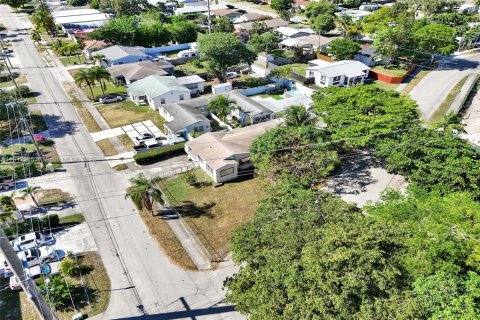 Propiedad comercial en venta en Hollywood, Florida, 159.61 m2 № 1972911 - foto 21