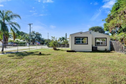 Propiedad comercial en venta en Hollywood, Florida, 159.61 m2 № 1972911 - foto 3