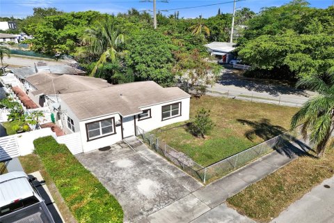 Propiedad comercial en venta en Hollywood, Florida, 159.61 m2 № 1972911 - foto 6