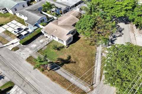 Propiedad comercial en venta en Hollywood, Florida, 159.61 m2 № 1972911 - foto 10