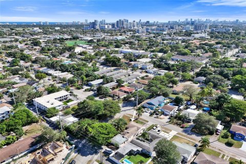 Propiedad comercial en venta en Hollywood, Florida, 159.61 m2 № 1972911 - foto 16