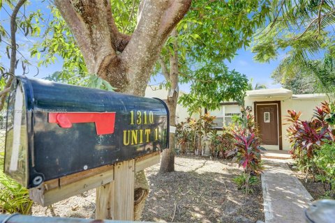 Propiedad comercial en venta en Hollywood, Florida, 159.61 m2 № 1972911 - foto 23