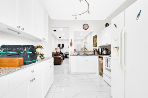 Villa ou maison à vendre à Homestead, Floride: 3 chambres, 110.46 m2 № 2008118 - photo 9