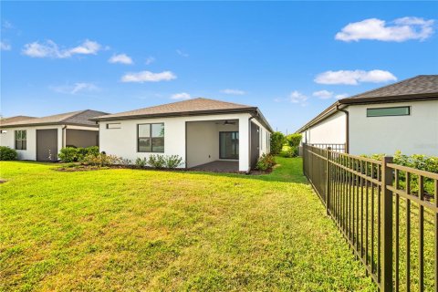 House in Sarasota, Florida 4 bedrooms, 147.81 sq.m. № 2149807 - photo 25