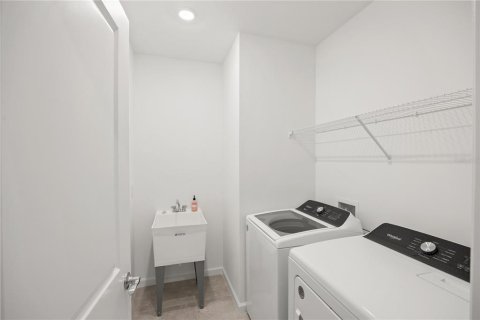 House in Sarasota, Florida 4 bedrooms, 147.81 sq.m. № 2149807 - photo 16