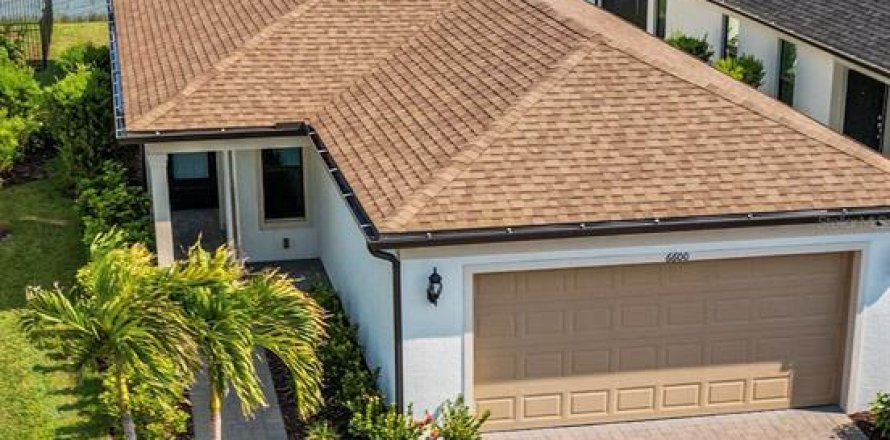 House in Sarasota, Florida 4 bedrooms, 147.81 sq.m. № 2149807