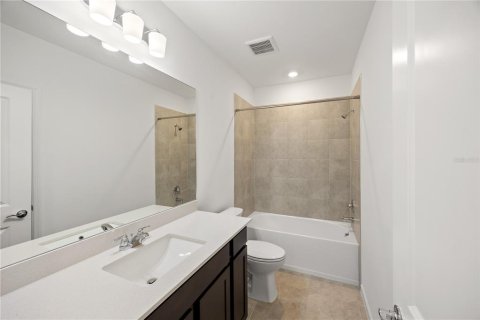 House in Sarasota, Florida 4 bedrooms, 147.81 sq.m. № 2149807 - photo 19