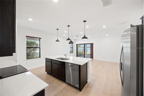 House in Sarasota, Florida 4 bedrooms, 147.81 sq.m. № 2149807 - photo 10