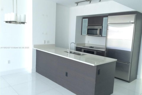 Condo in Miami, Florida, 2 bedrooms  № 1890847 - photo 8