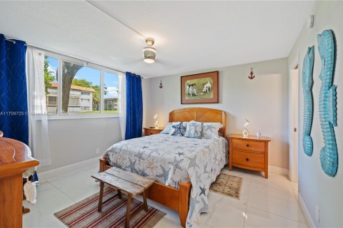 Condo in Pembroke Pines, Florida, 2 bedrooms  № 1694276 - photo 16