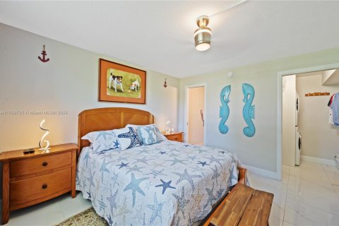 Condo in Pembroke Pines, Florida, 2 bedrooms  № 1694276 - photo 17