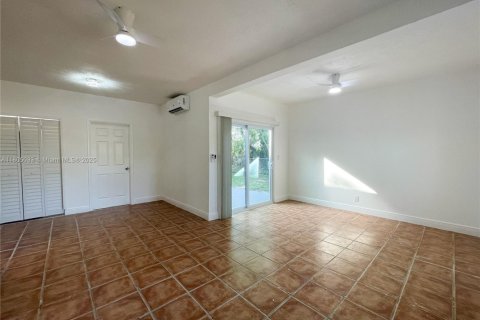 House in Tamarac, Florida 4 bedrooms, 122.35 sq.m. № 1740106 - photo 30