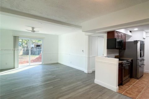 House in Tamarac, Florida 4 bedrooms, 122.35 sq.m. № 1740106 - photo 6