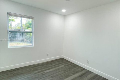 House in Tamarac, Florida 4 bedrooms, 122.35 sq.m. № 1740106 - photo 15