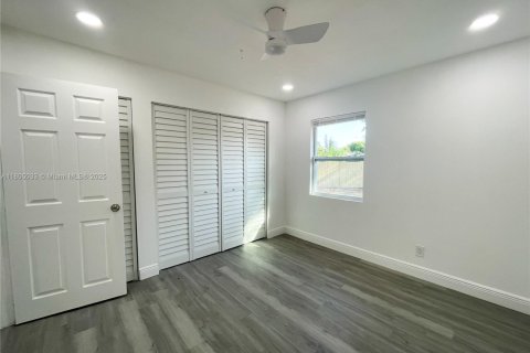 House in Tamarac, Florida 4 bedrooms, 122.35 sq.m. № 1740106 - photo 19