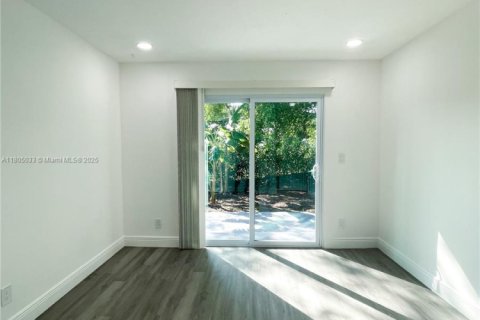 House in Tamarac, Florida 4 bedrooms, 122.35 sq.m. № 1740106 - photo 25