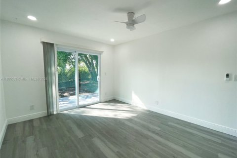 House in Tamarac, Florida 4 bedrooms, 122.35 sq.m. № 1740106 - photo 24