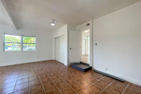 House in Tamarac, Florida 4 bedrooms, 122.35 sq.m. № 1740106 - photo 29