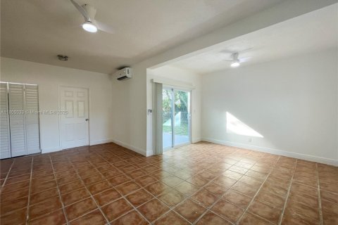 House in Tamarac, Florida 4 bedrooms, 122.35 sq.m. № 1740106 - photo 28