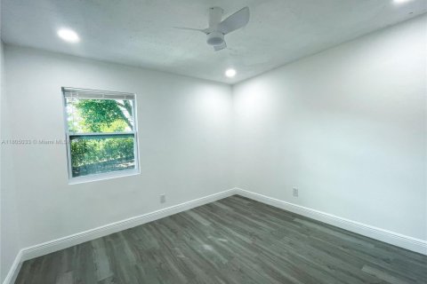 House in Tamarac, Florida 4 bedrooms, 122.35 sq.m. № 1740106 - photo 13