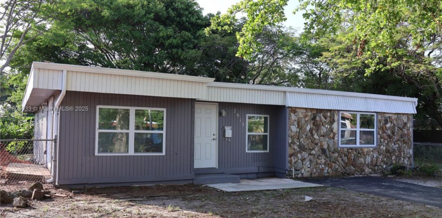 House in Tamarac, Florida 4 bedrooms, 122.35 sq.m. № 1740106