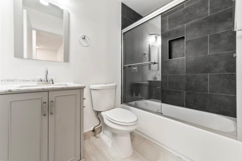 Снять в аренду таунхаус в Майами-Гарденс, Флорида 3 спальни, 138.52м2, № 1963321 - фото 23