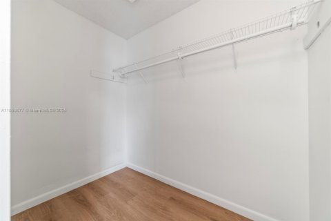 Снять в аренду таунхаус в Майами-Гарденс, Флорида 3 спальни, 138.52м2, № 1963321 - фото 18