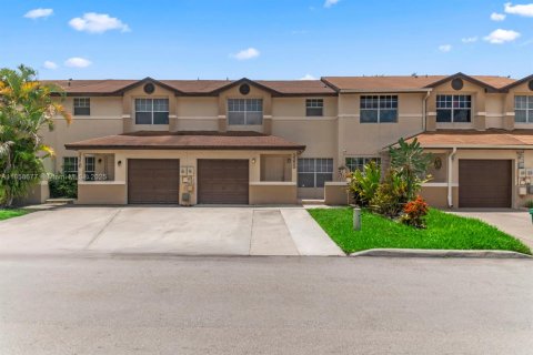 Таунхаус в Майами-Гарденс, Флорида 3 спальни, 138.52м2 № 1963321