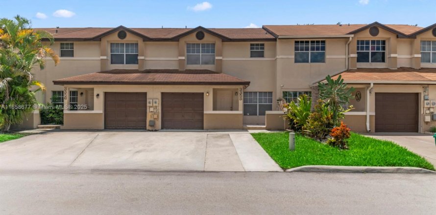 Таунхаус в Майами-Гарденс, Флорида 3 спальни, 138.52м2 № 1963321