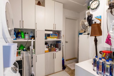 Casa en venta en Hialeah, Florida, 4 dormitorios, 125.05 m2 № 1970408 - foto 14