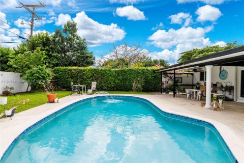 Casa en venta en Hialeah, Florida, 4 dormitorios, 125.05 m2 № 1970408 - foto 17