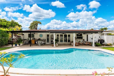 Casa en Hialeah, Florida 4 dormitorios, 125.05 m2 № 1970408
