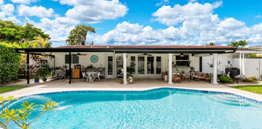 Casa en Hialeah, Florida 4 dormitorios, 125.05 m2 № 1970408