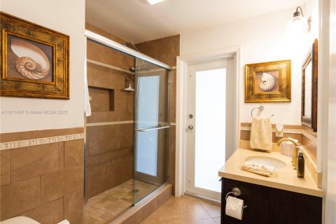 Casa en venta en Hialeah, Florida, 4 dormitorios, 125.05 m2 № 1970408 - foto 12