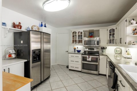 Casa en venta en Hialeah, Florida, 4 dormitorios, 125.05 m2 № 1970408 - foto 7