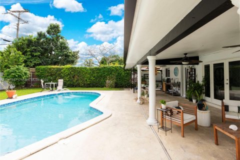 Casa en venta en Hialeah, Florida, 4 dormitorios, 125.05 m2 № 1970408 - foto 16