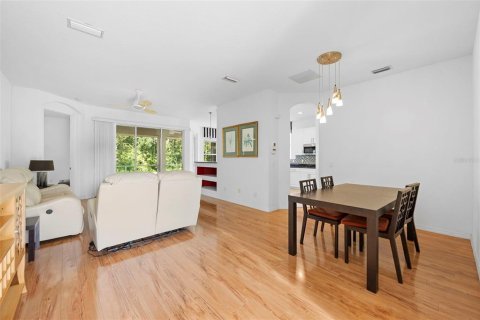 House in University Park, Florida 2 bedrooms, 134.89 sq.m. № 1914162 - photo 4