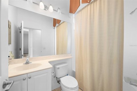 House in University Park, Florida 2 bedrooms, 134.89 sq.m. № 1914162 - photo 25