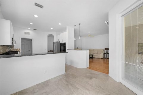 House in University Park, Florida 2 bedrooms, 134.89 sq.m. № 1914162 - photo 12