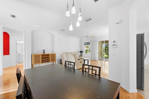 House in University Park, Florida 2 bedrooms, 134.89 sq.m. № 1914162 - photo 5