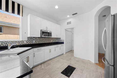 House in University Park, Florida 2 bedrooms, 134.89 sq.m. № 1914162 - photo 14