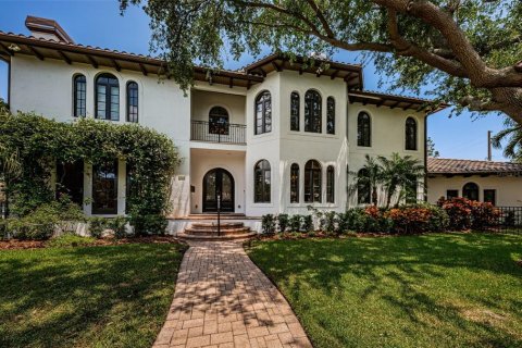 Villa ou maison à vendre à Saint Petersburg, Floride: 4 chambres, 387.31 m2 № 1797801 - photo 1