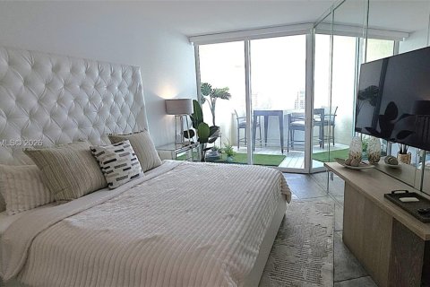 Condo in Miami Beach, Florida, 2 bedrooms  № 2087133 - photo 11